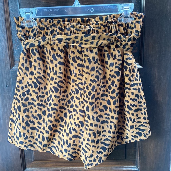 Leopard print shorts - Picture 2 of 2